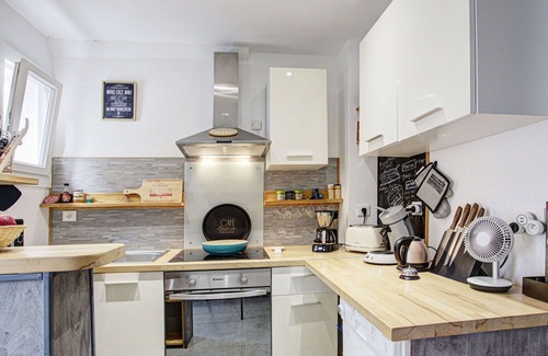 Saint-Hippolyte House | Beautiful villa for 6 people with WIFI, A/C, TV and parking