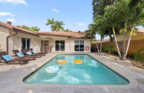 Boca Raton House | Beautiful Villa 4 BD 3 BA with Heated Private Pool, Close to Beach