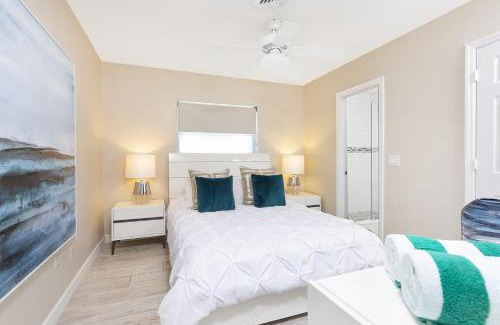 Boca Raton House | Beautiful Villa 4 BD 3 BA with Heated Private Pool, Close to Beach