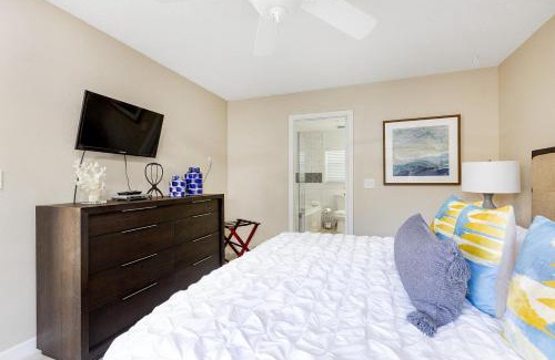 Boca Raton House | Beautiful Villa 4 BD 3 BA with Heated Private Pool, Close to Beach