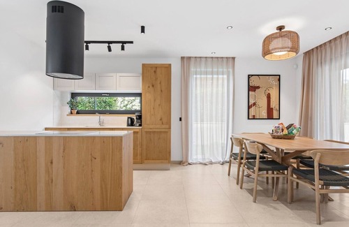 Kadumi Villa | Beautiful Villa Albona with swimming pool, jacuzzi and sauna