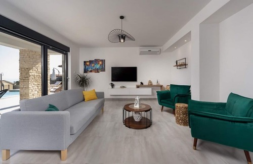 Bregi Villa | Beautiful Villa Askim Prestige