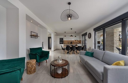 Bregi Villa | Beautiful Villa Askim Prestige