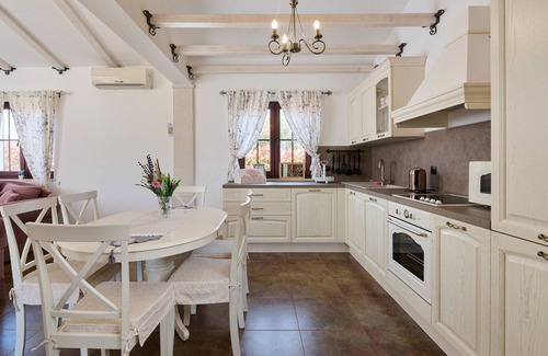 Cancini Villa | Beautiful Villa Bellissima with a pool
