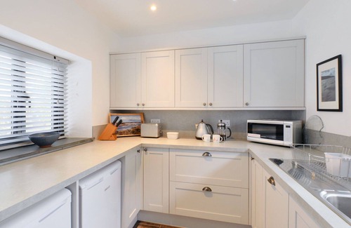 Goldsithney House | Beautiful villa for 4 guests with WIFI, TV, pets allowed and parking