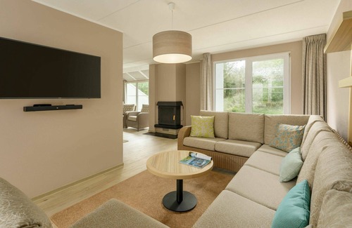 Medebach House | Beautiful villa for 12 people with pool, WIFI, hot tub, TV, terrace and parking