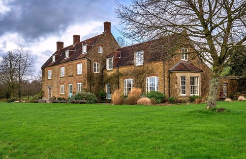 Wincanton House | Beautiful villa for 16 people with WIFI, terrace, pets allowed and parking