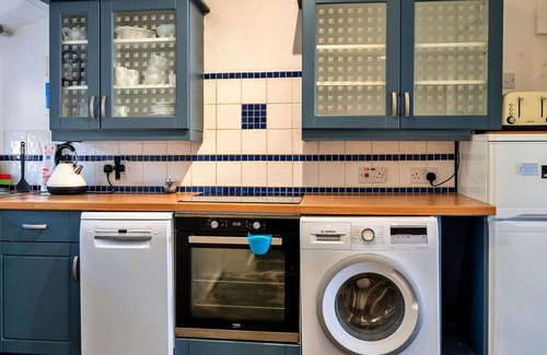 Sennen Cove House | Beautiful villa for 3 guests with WIFI, pets allowed and parking