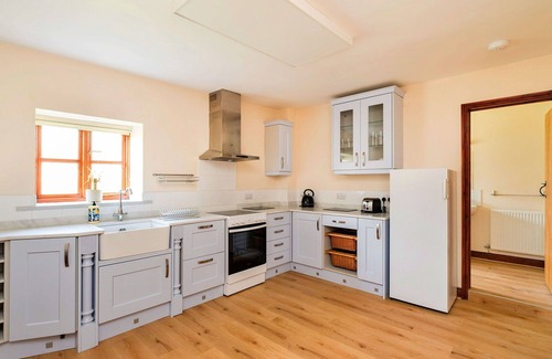 Craven Arms House | Beautiful villa for 4 guests with pool, WIFI and parking