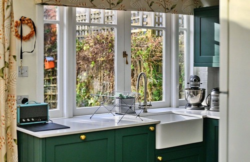 Lewes House | Beautiful villa for 4 guests with WIFI and parking