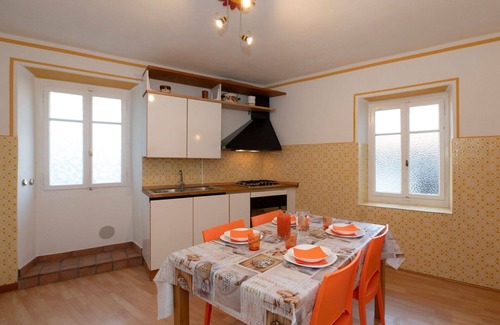 Comero House | Beautiful villa for 4 guests with WIFI, TV, balcony, pets allowed and parking