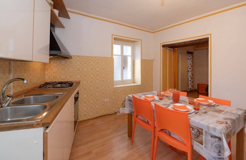 Comero House | Beautiful villa for 4 guests with WIFI, TV, balcony, pets allowed and parking