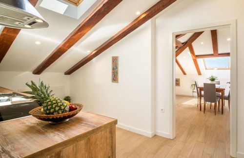 Volosko Villa | Beautiful villa for 4 people with A/C, WIFI, TV, terrace and parking