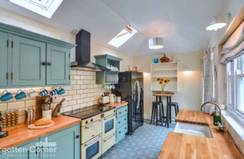 Kingsand House | Beautiful villa for 6 people with WIFI, terrace, pets allowed and parking