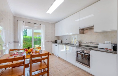 Pera House | Beautiful villa for 6 people with WIFI, pool, A/C, TV, terrace and parking