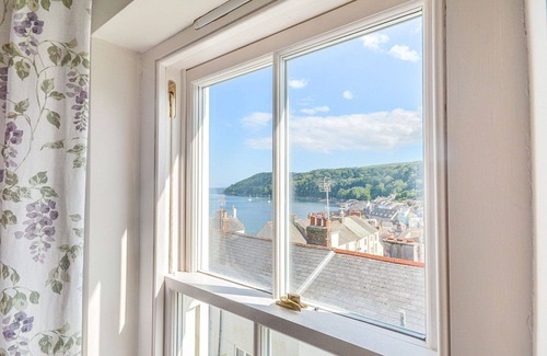 Kingsand House | Beautiful villa for 8 guests with WIFI, pets allowed and parking