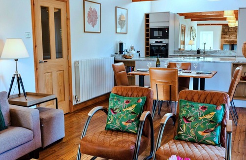 Edlingham House | Beautiful villa for 4 guests with WIFI, terrace and parking