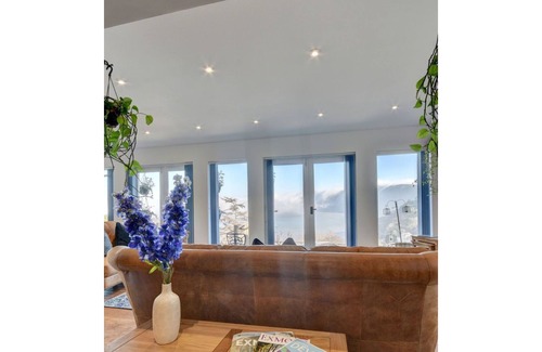 Lynton Villa | Beautiful villa for 4 guests with TV, patio and parking