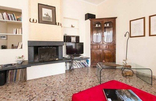 Cinquale Villa | Beautiful villa for 5 people with WIFI, A/C, TV, terrace, pets allowed and parking