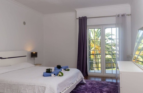 Cobre House | Beautiful villa for 6 guests with WIFI, pool, TV and balcony