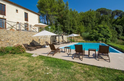 Palaia Villa | Beautiful Villa Fraiano Tuscan farmhouse with private pool views, free WiFi and Terrace!