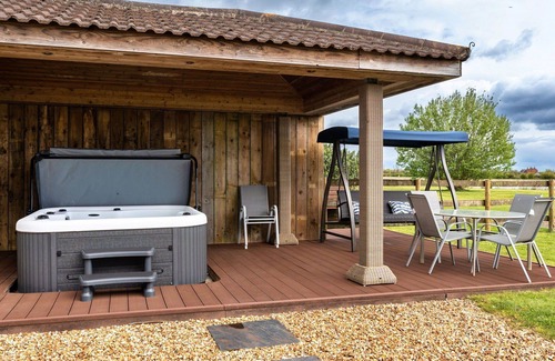 Lympsham House | Beautiful villa for 12 guests with hot tub, WIFI, terrace, pets allowed and parking