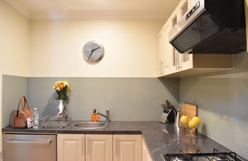 Shenton Park Apartment | Beautiful Villa - Great location, patio & 2 parks!