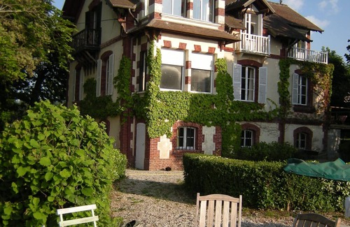 Houlgate Villa | Beautiful Villa Houlgataise enclosed park full sea view unobscured