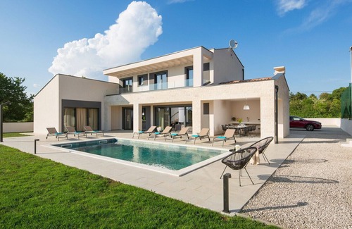 Nedescina Villa | Beautiful Villa Goldie
