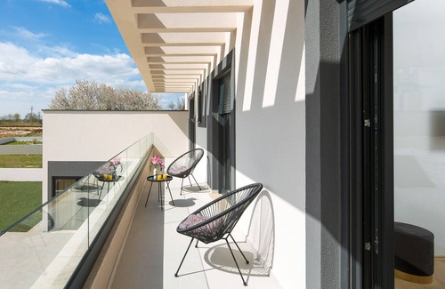 Nedescina Villa | Beautiful Villa Goldie