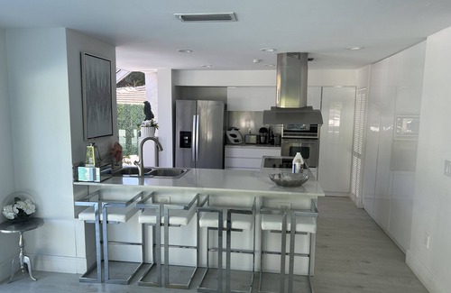 Key Biscayne House | beautiful villa in a paradise island with private pool and jacuzzi