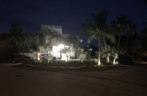 Key Biscayne House | beautiful villa in a paradise island with private pool and jacuzzi