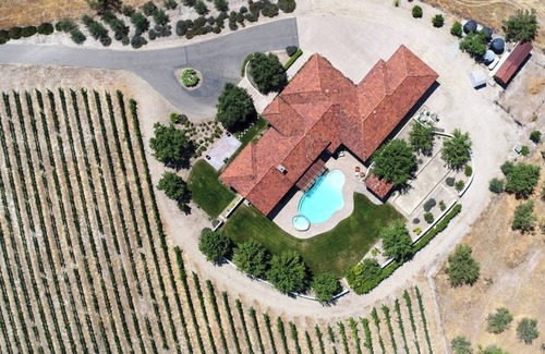Paso Robles Villa | Beautiful villa in Paso Robles Wine Country with Swimming Pool and Hot Tub