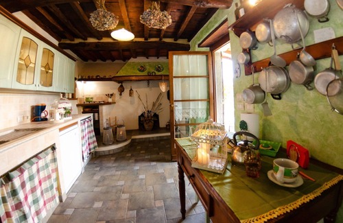 Massa e Cozzile Villa | Beautiful villa for 5 people with WIFI, private pool, TV, veranda, pets allowed and parking