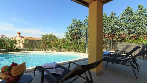 Mugeba Villa | Beautiful villa Mugeba II with pool near the aquapark in Porec