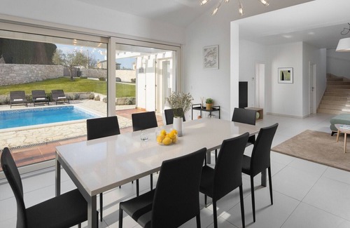 Rojnici Villa | Beautiful Villa Neva