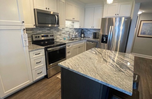Anderson Villa | Beautiful villa on Lake Hartwell, stunning views, large deck for family to enjoy