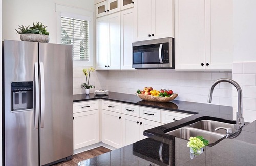 Douglasville Villa | Beautiful Villa Overlooking Lunker Lake w/Kitchenette & WiFi - Pet Friendly