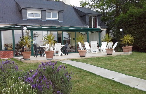 Erdeven Villa | Beautiful villa, porch, terrace, heated swimming pool solar shower
