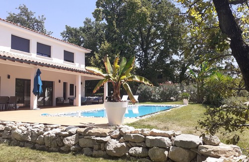 Sommieres Villa | BEAUTIFUL VILLA, QUIET, SWIMMING POOL, sleeps 10/12.