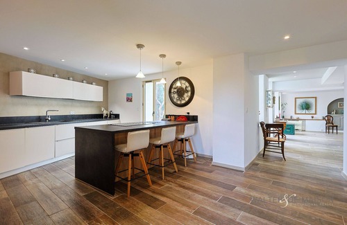 Le Mourillon Villa | Beautiful villa, sleeps 10, a stone's throw from the Mourillon beach