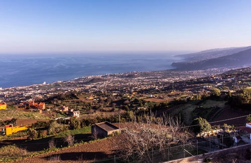 Los Realejos Villa | Beautiful Villa Tatita with Sea & Mountain View; Parking Available