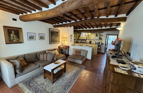 Castelvecchio Villa | Beautiful villa with WIFI, private pool, A/C, TV, terrace and panoramic view, close to Lucca