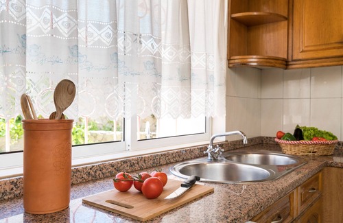 Correeira Villa | Beautiful villa with garden and swimming pool nearby the STRIP and beach
