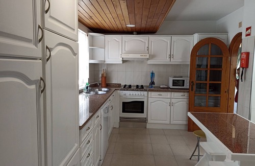 Correeira Villa | Beautiful villa with garden and swimming pool nearby the STRIP and beach