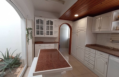 Correeira Villa | Beautiful villa with garden and swimming pool nearby the STRIP and beach