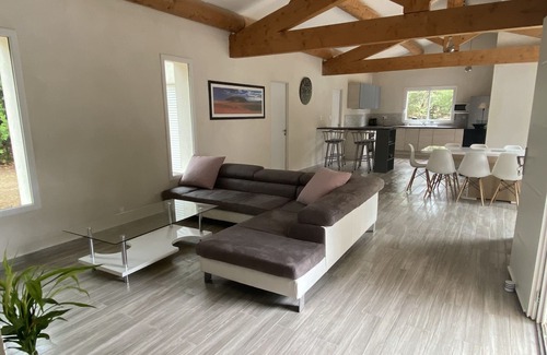 Montaren-et-Saint-Mediers Villa | Beautiful villa with swimming pool for 10 people near Uzès.