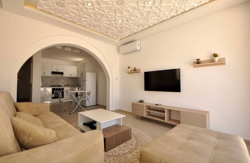 Midoun Villa | Beautiful villa with swimming pool not overlooked