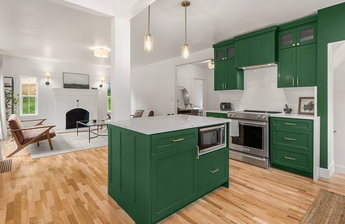 Camas House | Beautiful Vintage Home in the Heart of Camas 5 beds