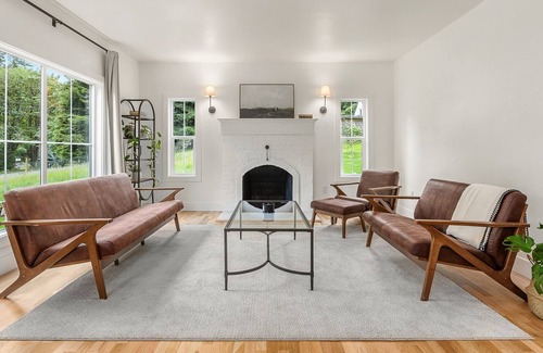 Camas House | Beautiful Vintage Home in the Heart of Camas 5 beds